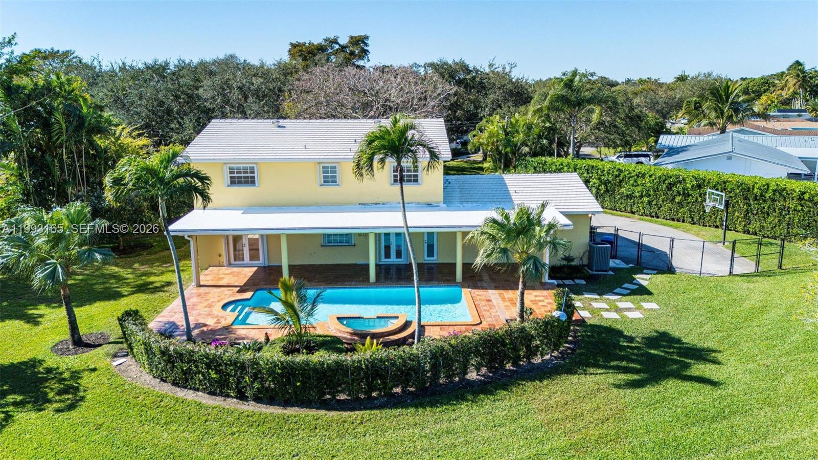 11401 SW 72nd Pl Pinecrest, FL 33156