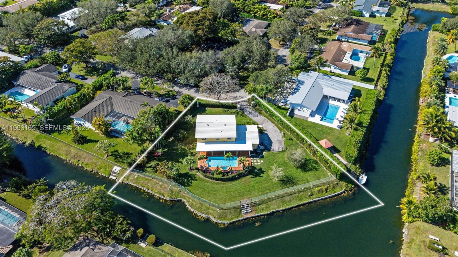 11401 SW 72nd Pl Pinecrest, FL 33156