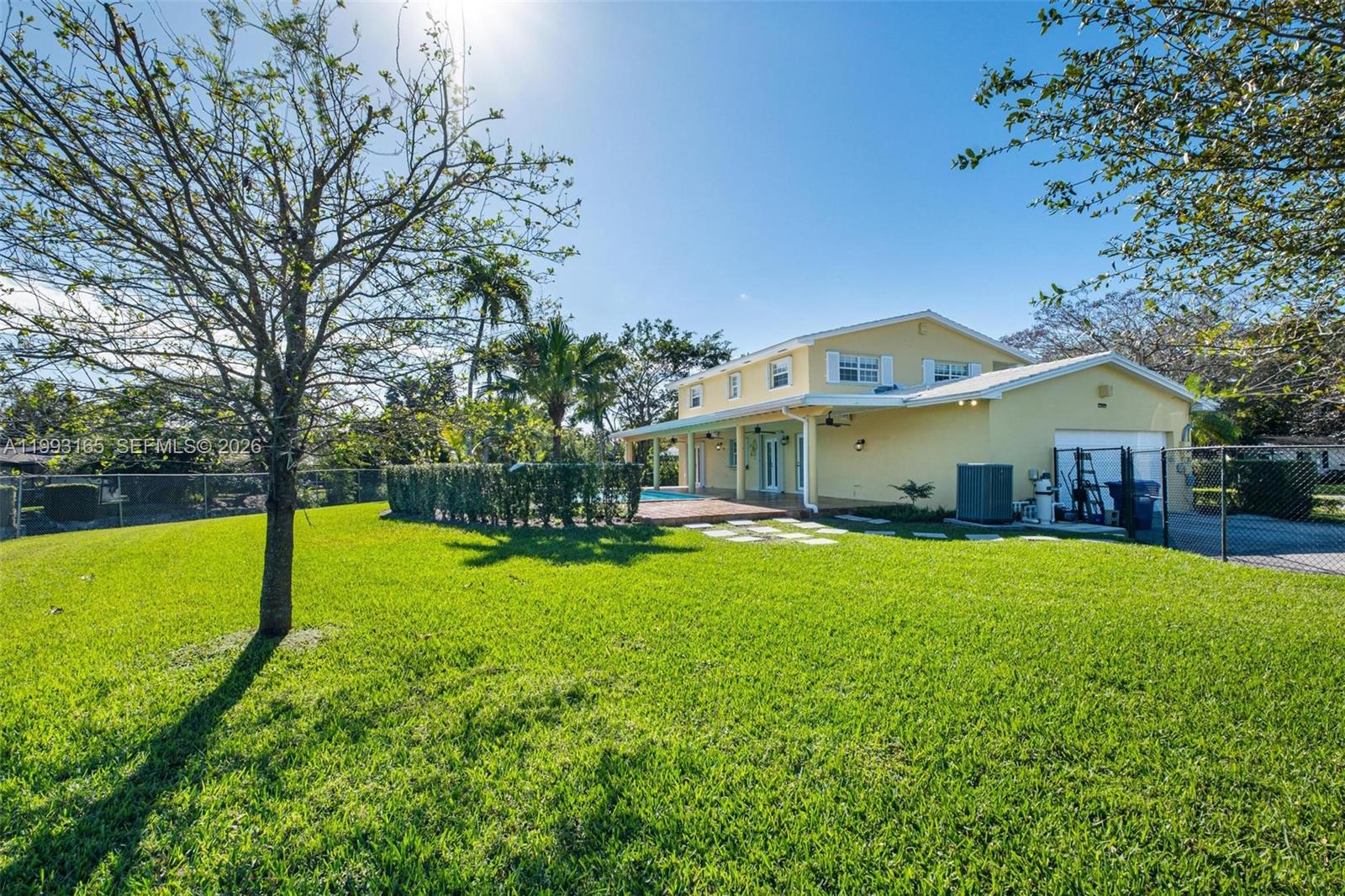 11401 SW 72nd Pl Pinecrest, FL 33156