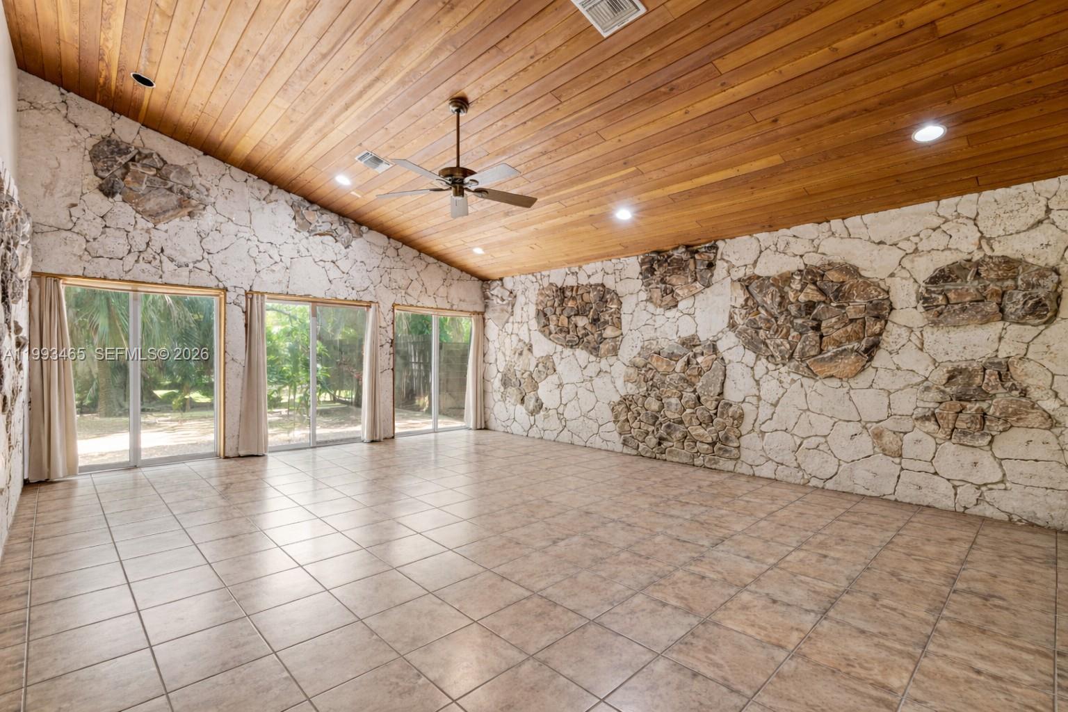 7997 SW 76th Ave Miami, FL 33143