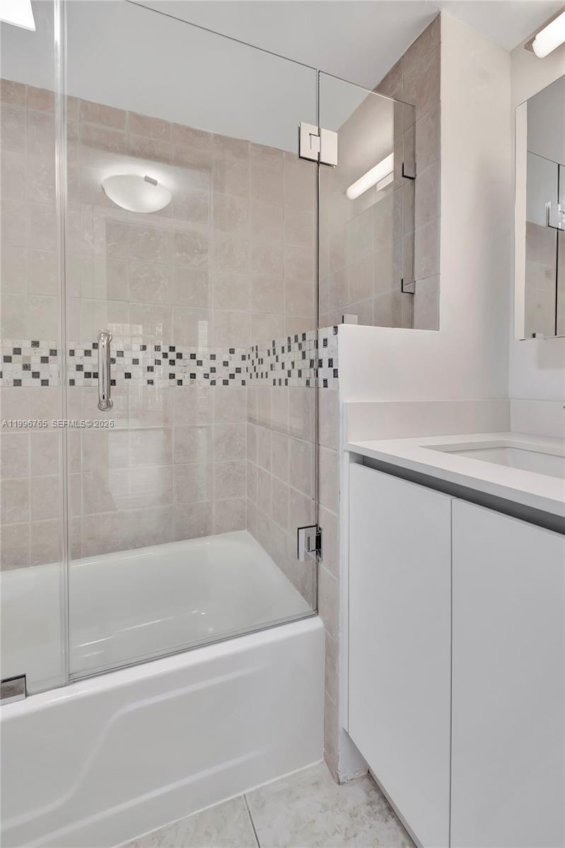 2901 NE Bayshore Dr #16G Miami, FL 33133