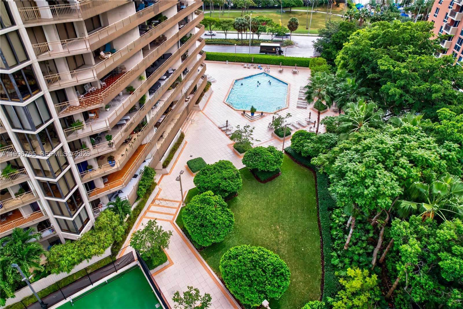 2901 NE Bayshore Dr #16G Miami, FL 33133