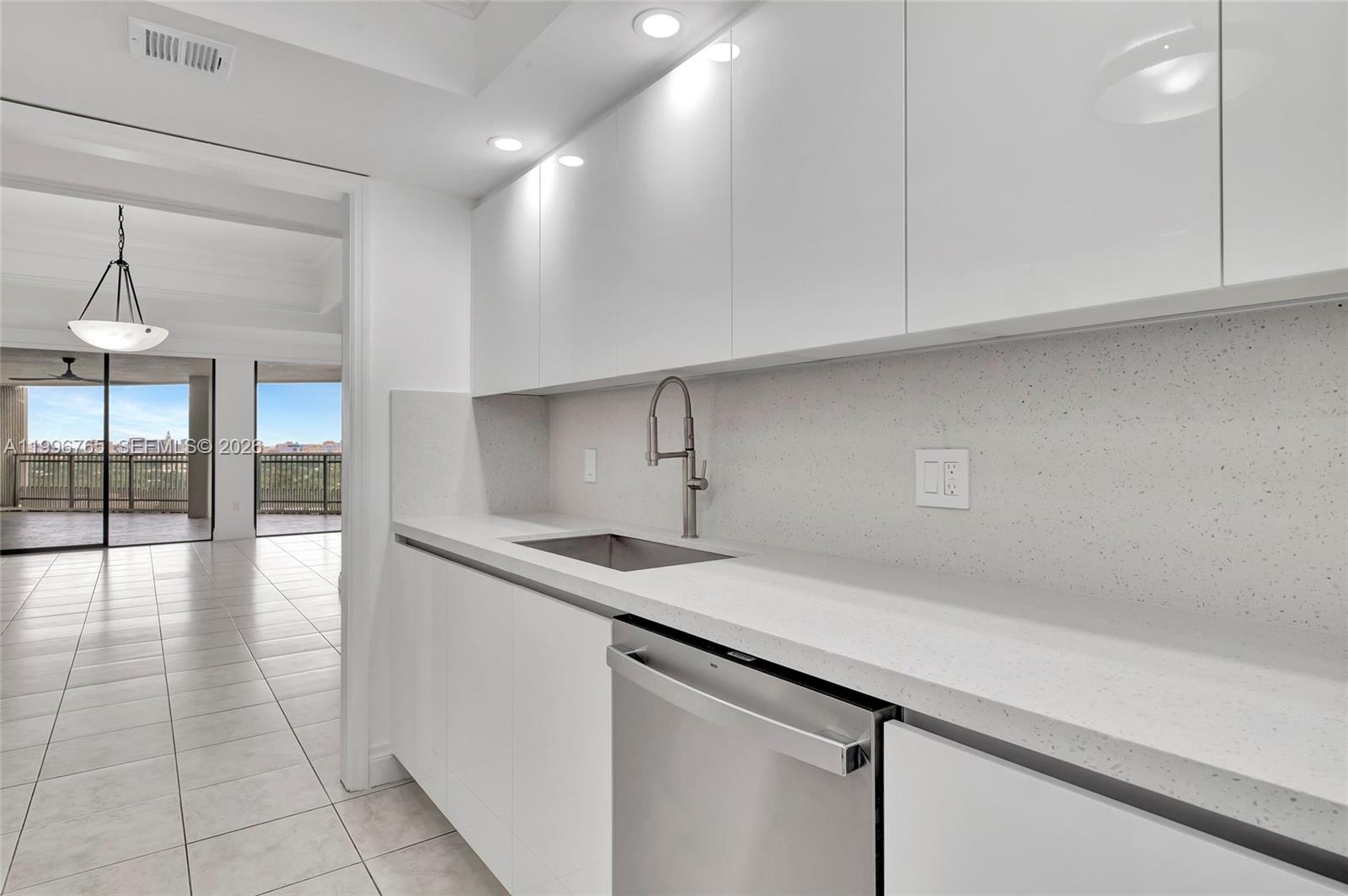 2901 NE Bayshore Dr #16G Miami, FL 33133