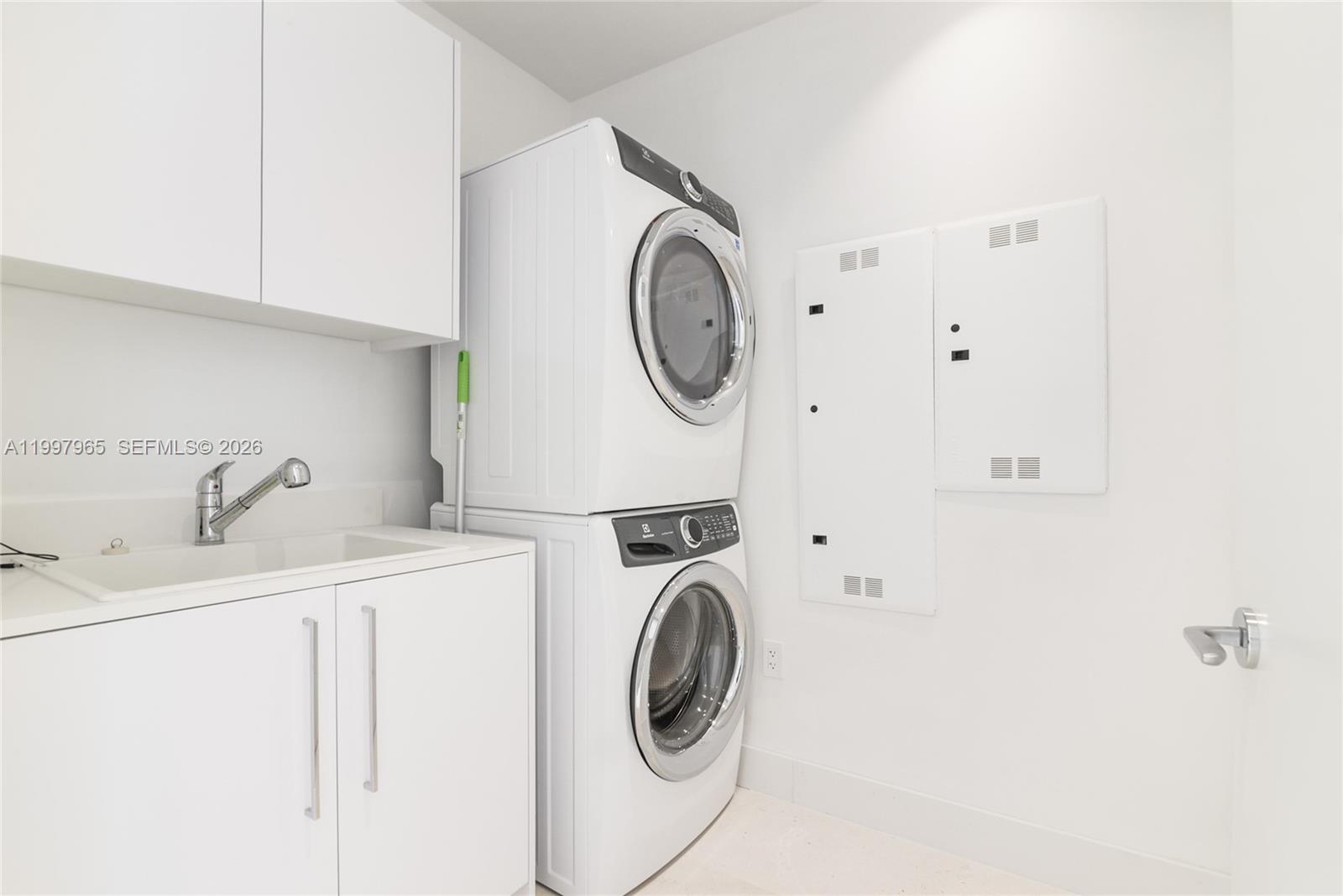 15701 Collins Ave #2302 Sunny Isles Beach, FL 33160