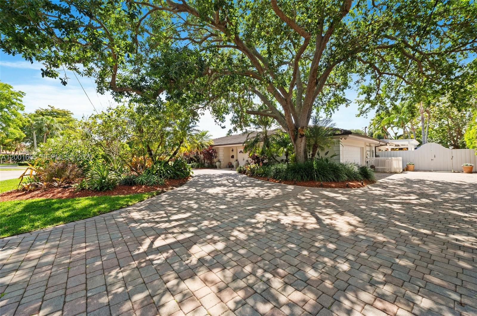 10740 SW 74th Ct Pinecrest, FL 33156