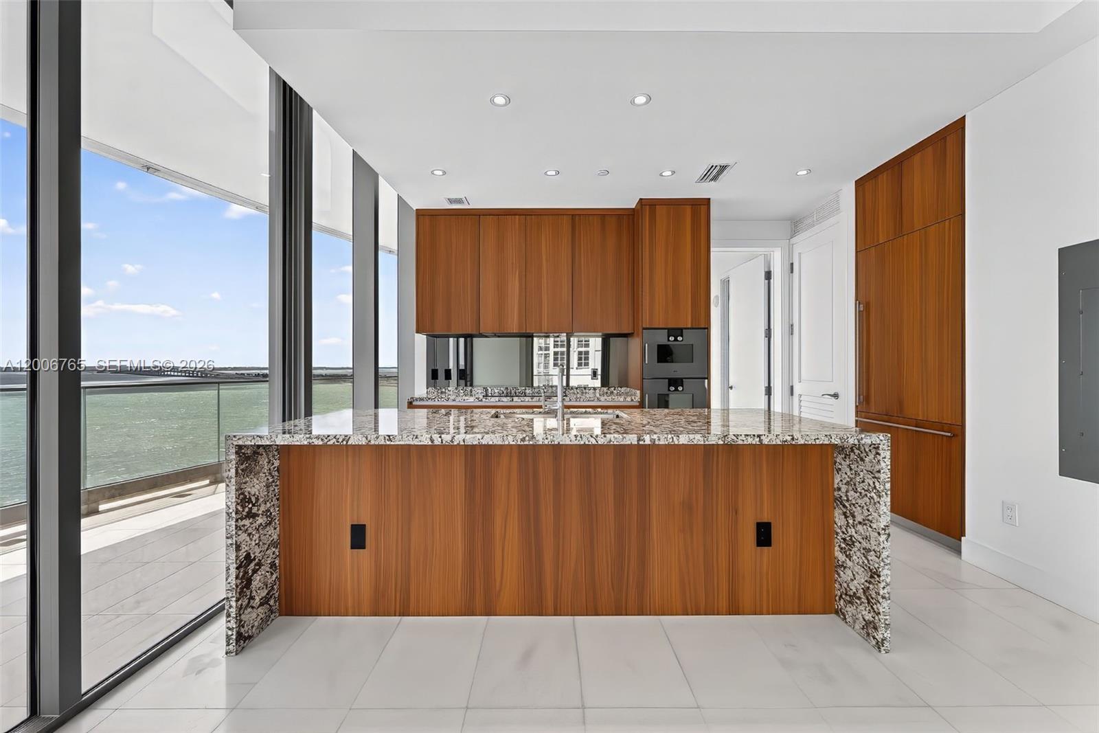 175 SE 25th Rd #604 Miami, FL 33129