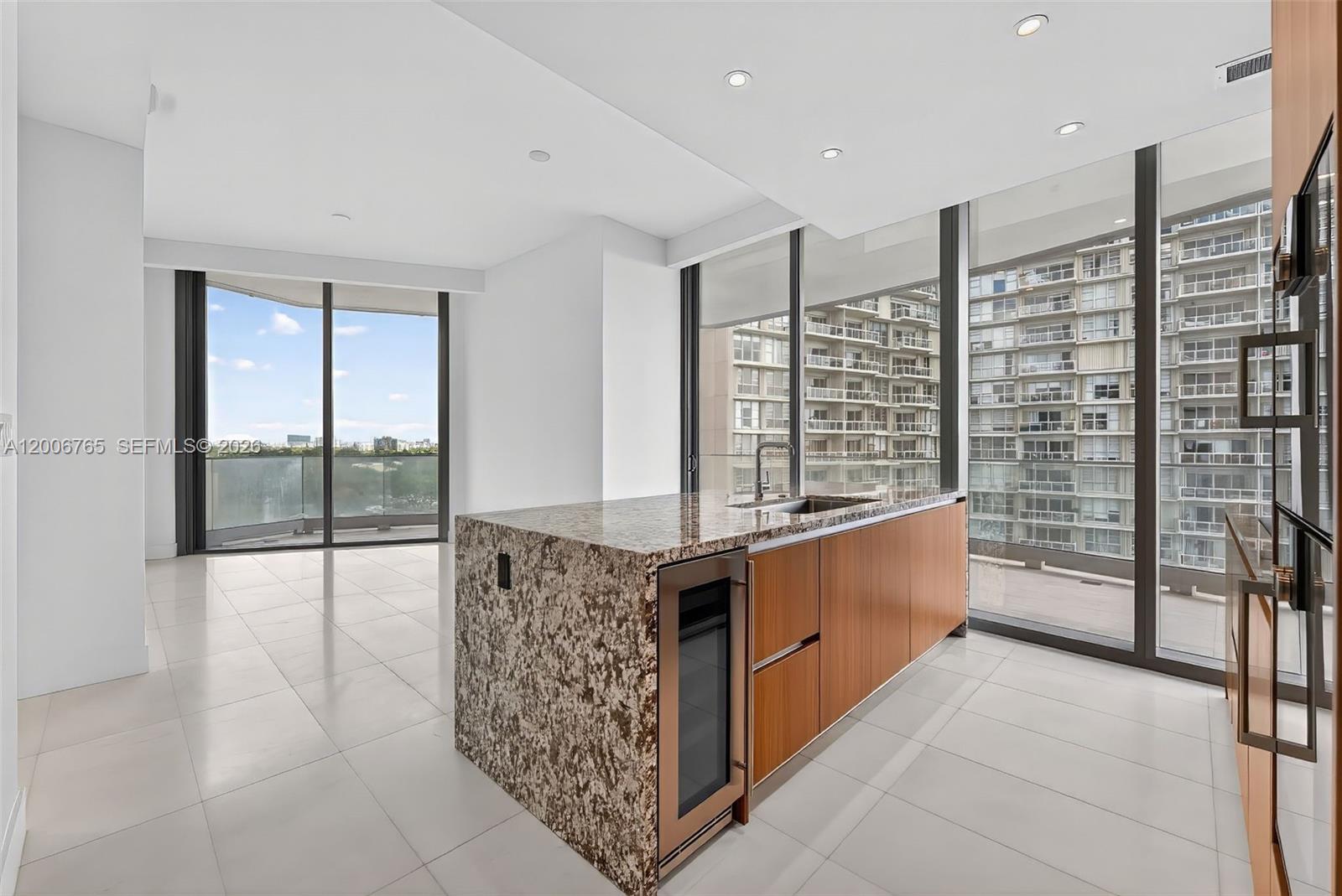 175 SE 25th Rd #604 Miami, FL 33129