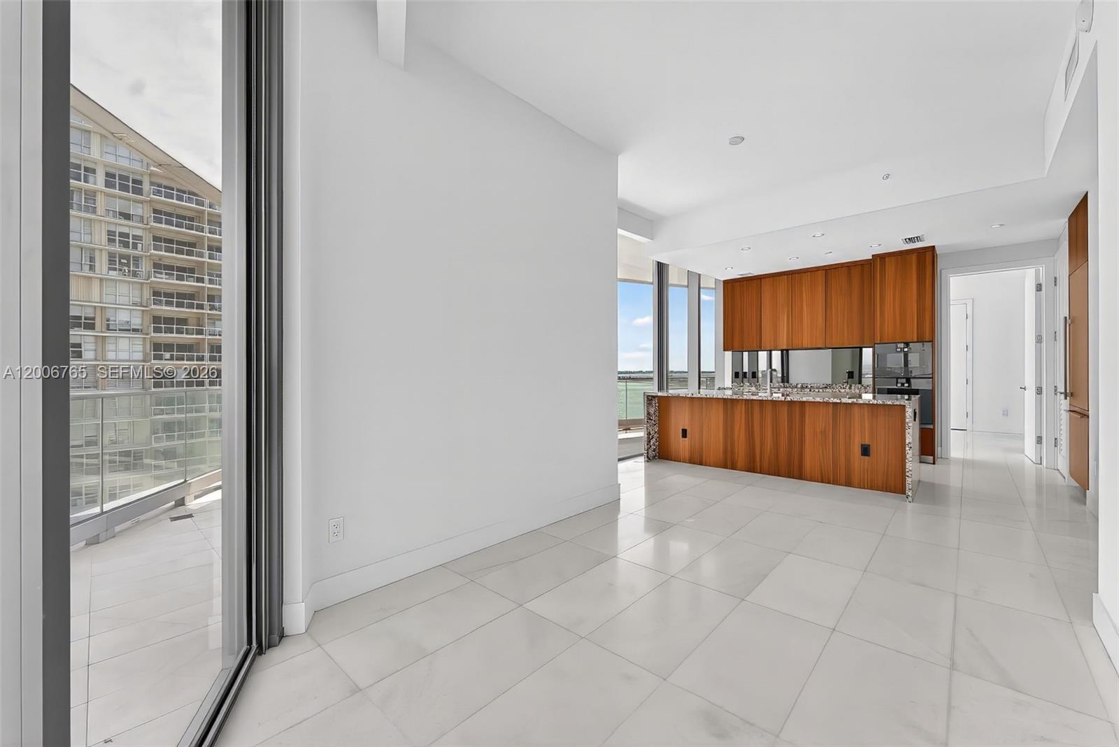 175 SE 25th Rd #604 Miami, FL 33129