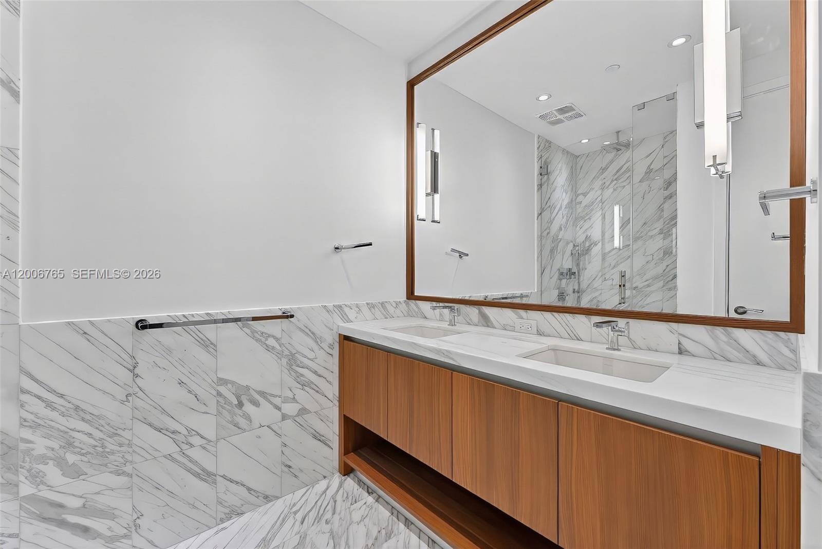 175 SE 25th Rd #604 Miami, FL 33129