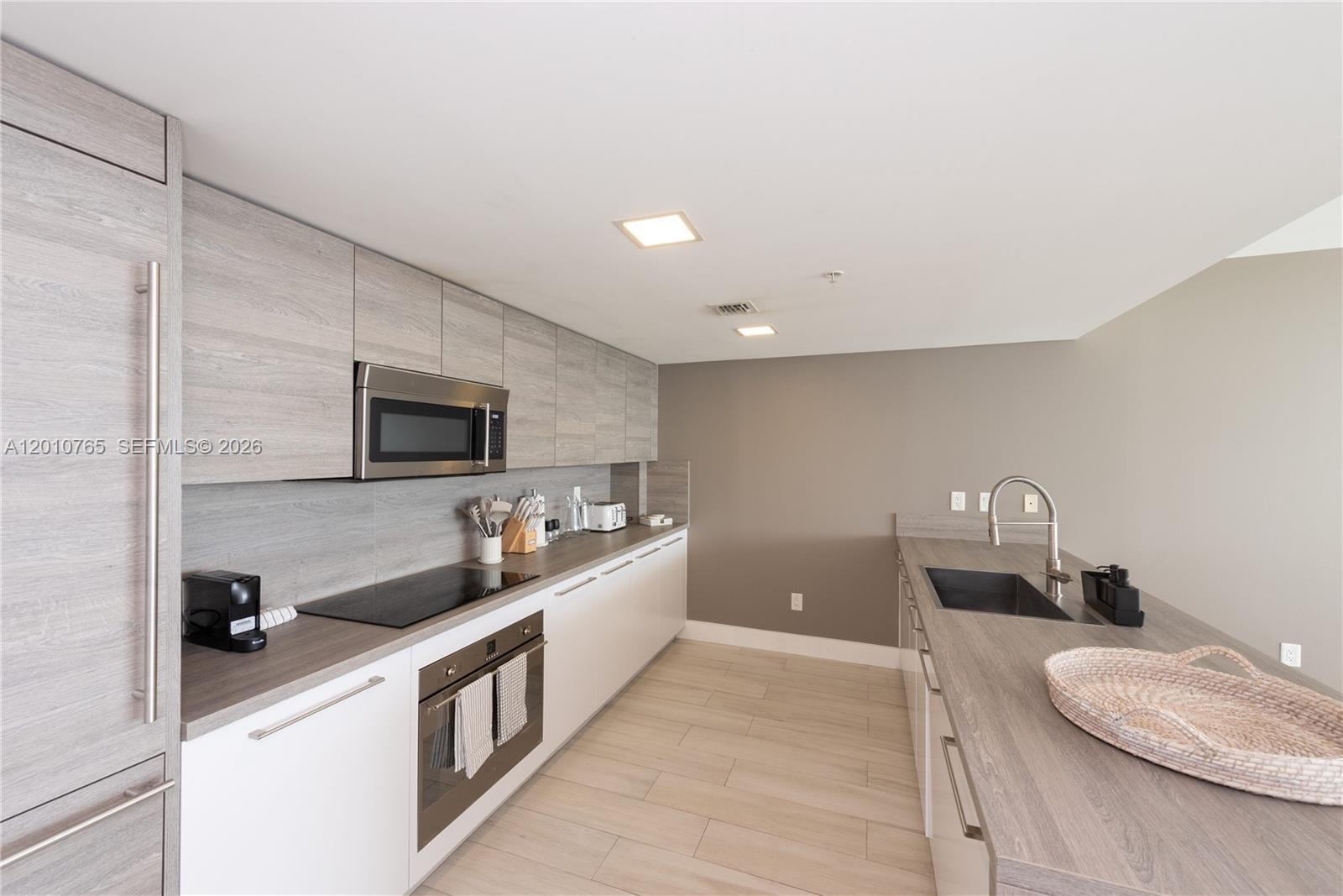 400 Sunny Isles Blvd #1518 Sunny Isles Beach, FL 33160