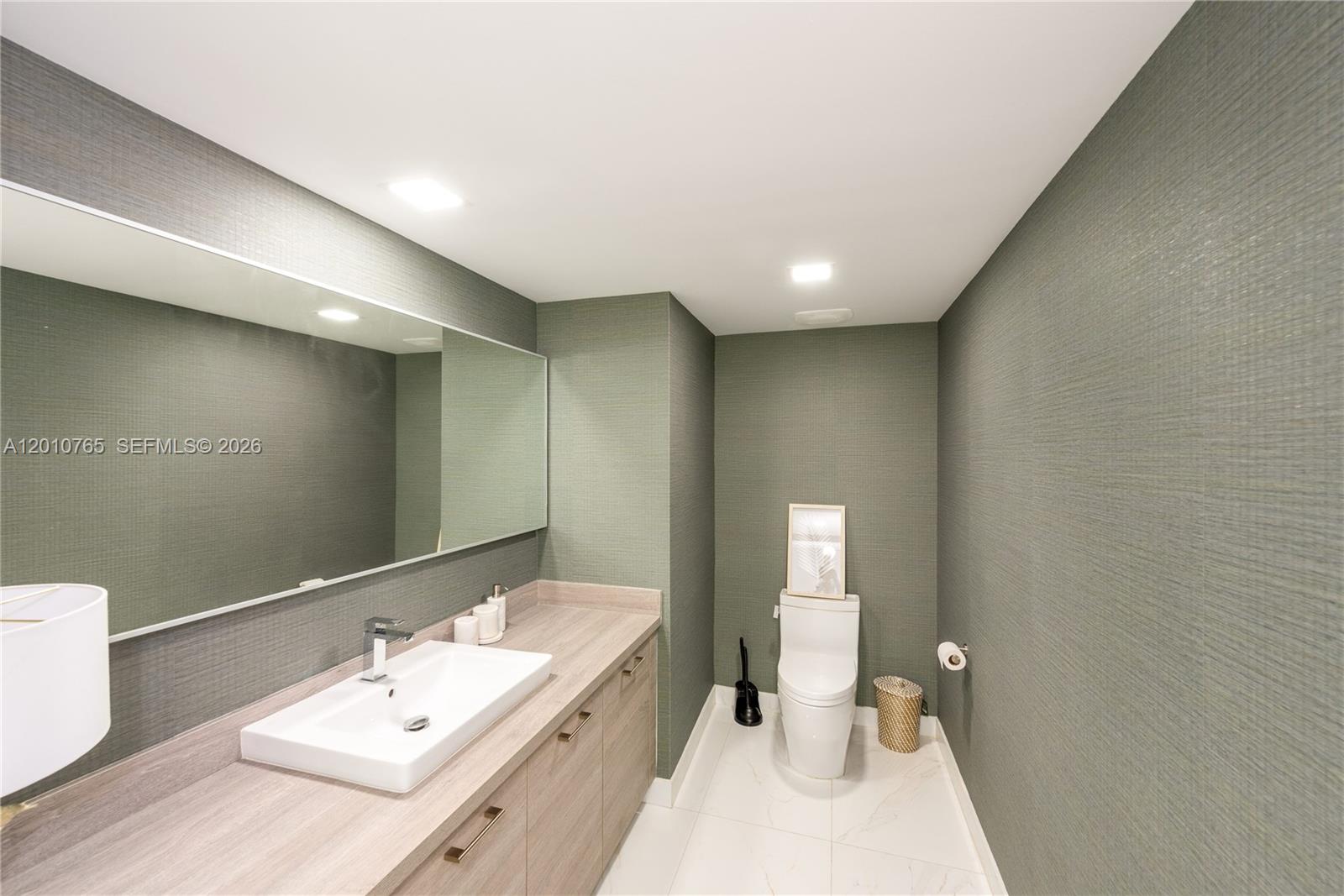 400 Sunny Isles Blvd #1518 Sunny Isles Beach, FL 33160