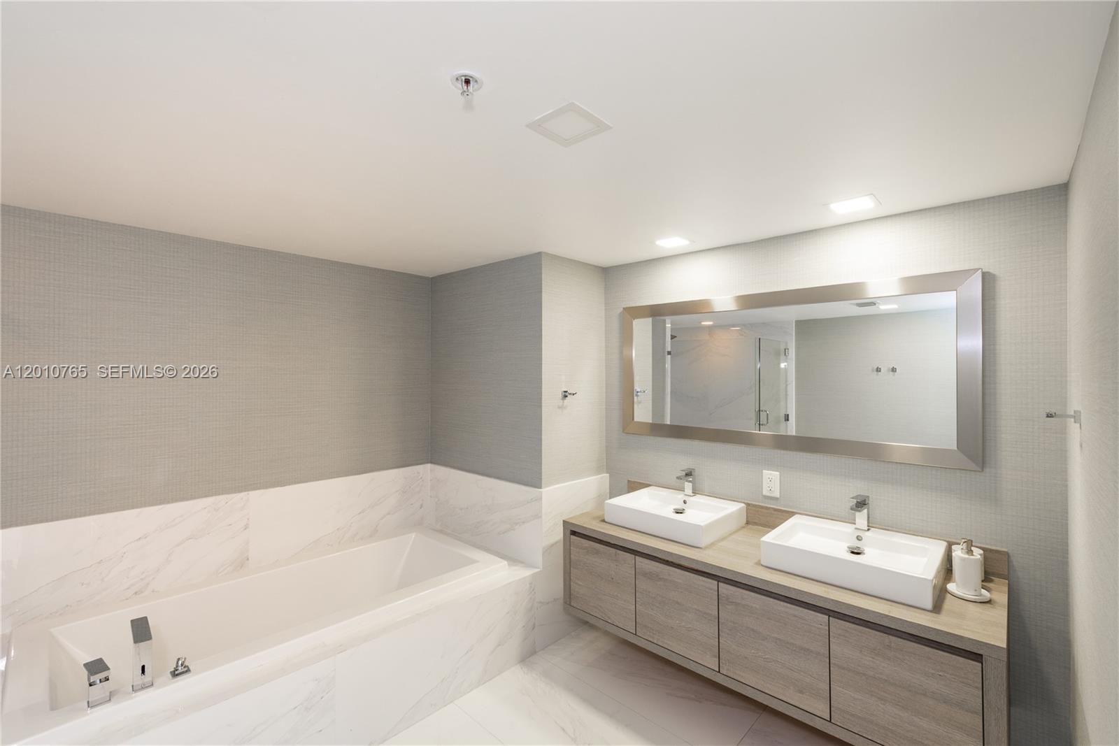 400 Sunny Isles Blvd #1518 Sunny Isles Beach, FL 33160