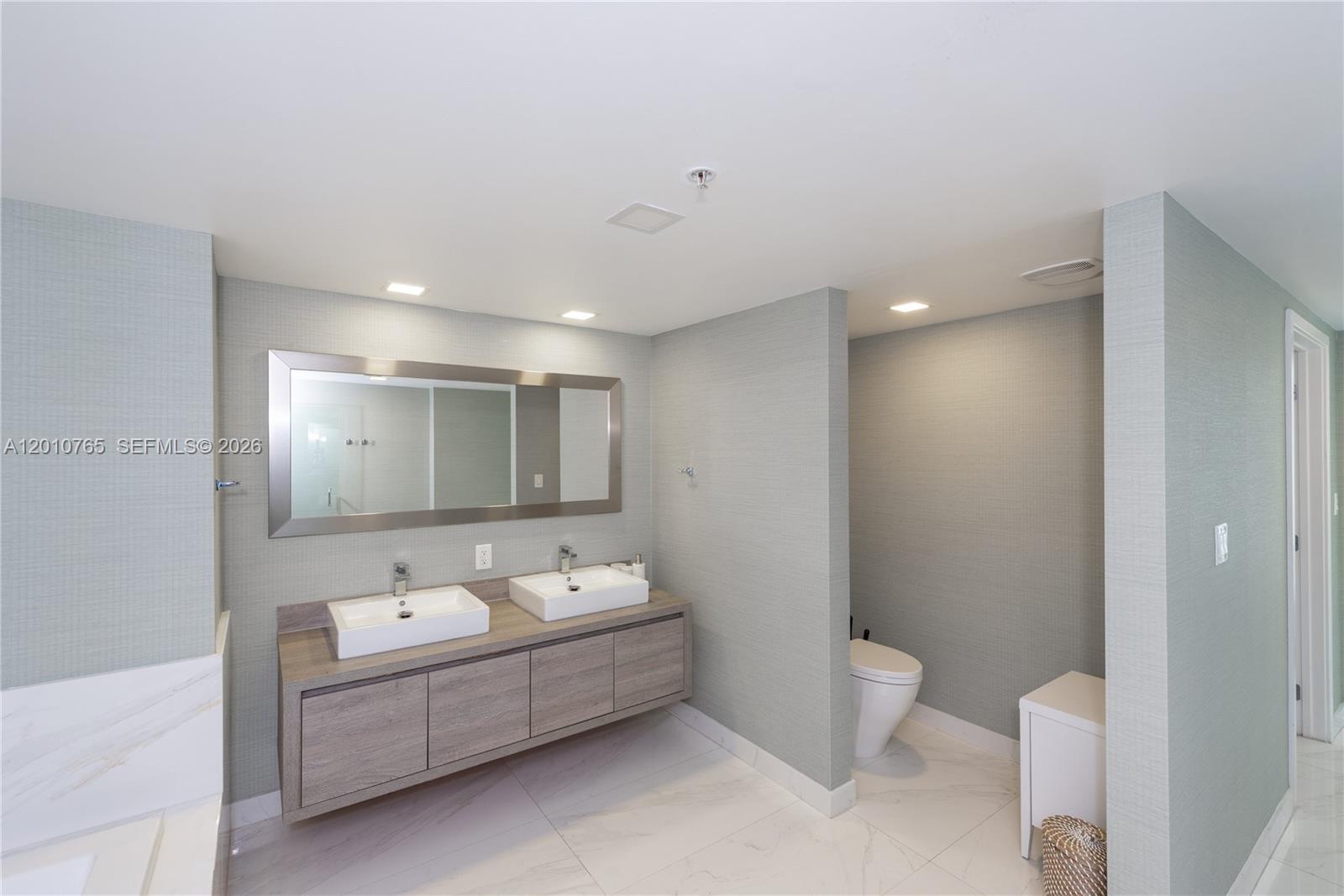 400 Sunny Isles Blvd #1518 Sunny Isles Beach, FL 33160