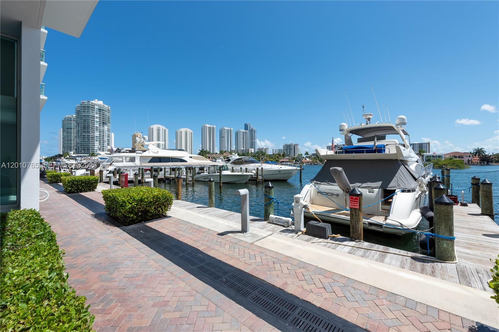 400 Sunny Isles Blvd #1518 Sunny Isles Beach, FL 33160