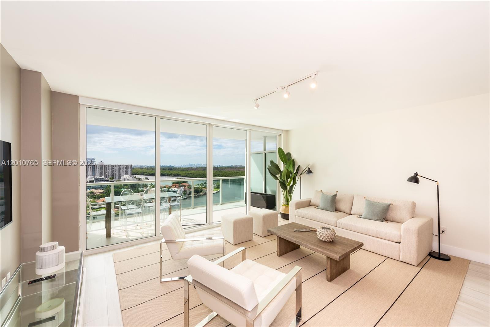 400 Sunny Isles Blvd #1518 Sunny Isles Beach, FL 33160