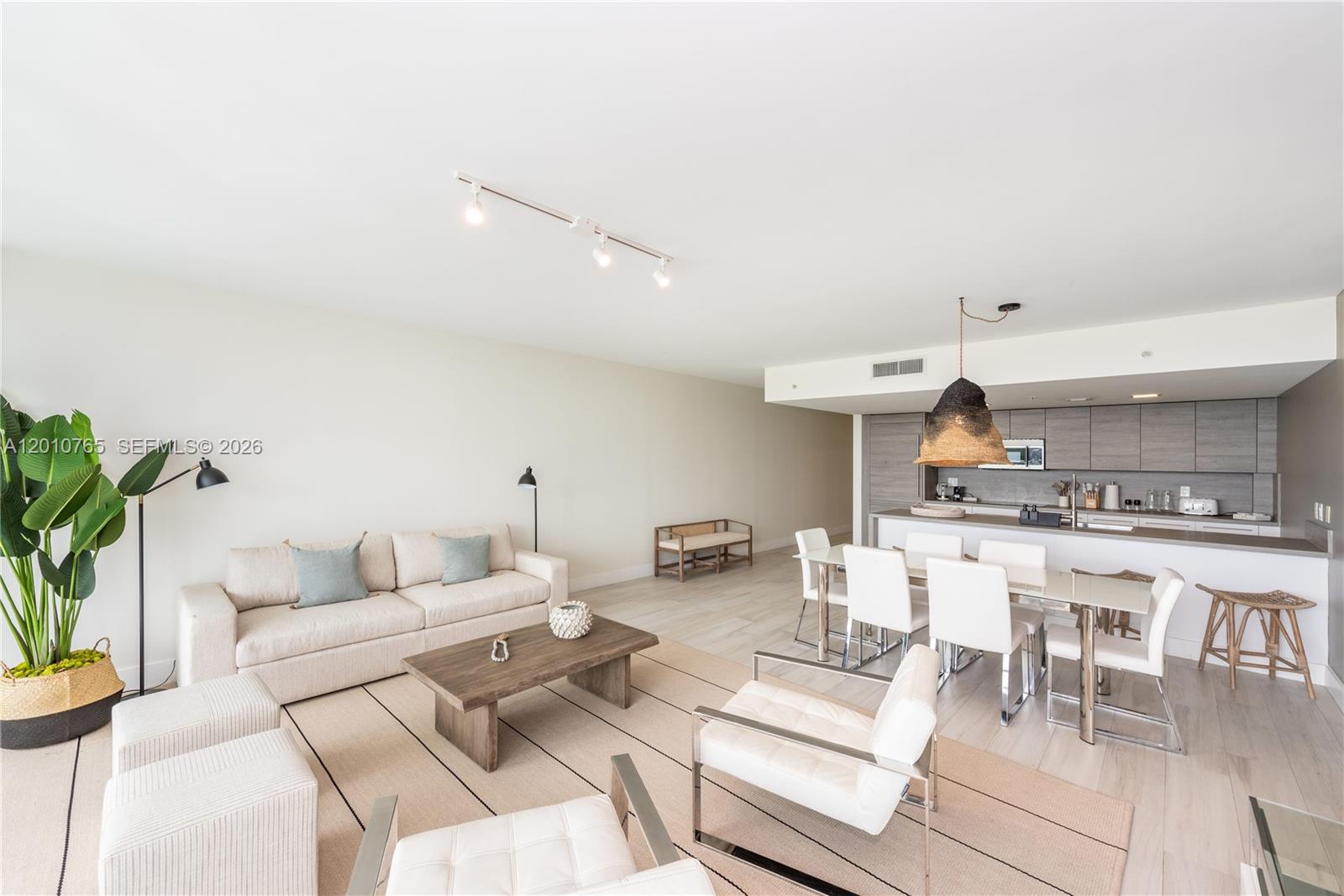 400 Sunny Isles Blvd #1518 Sunny Isles Beach, FL 33160