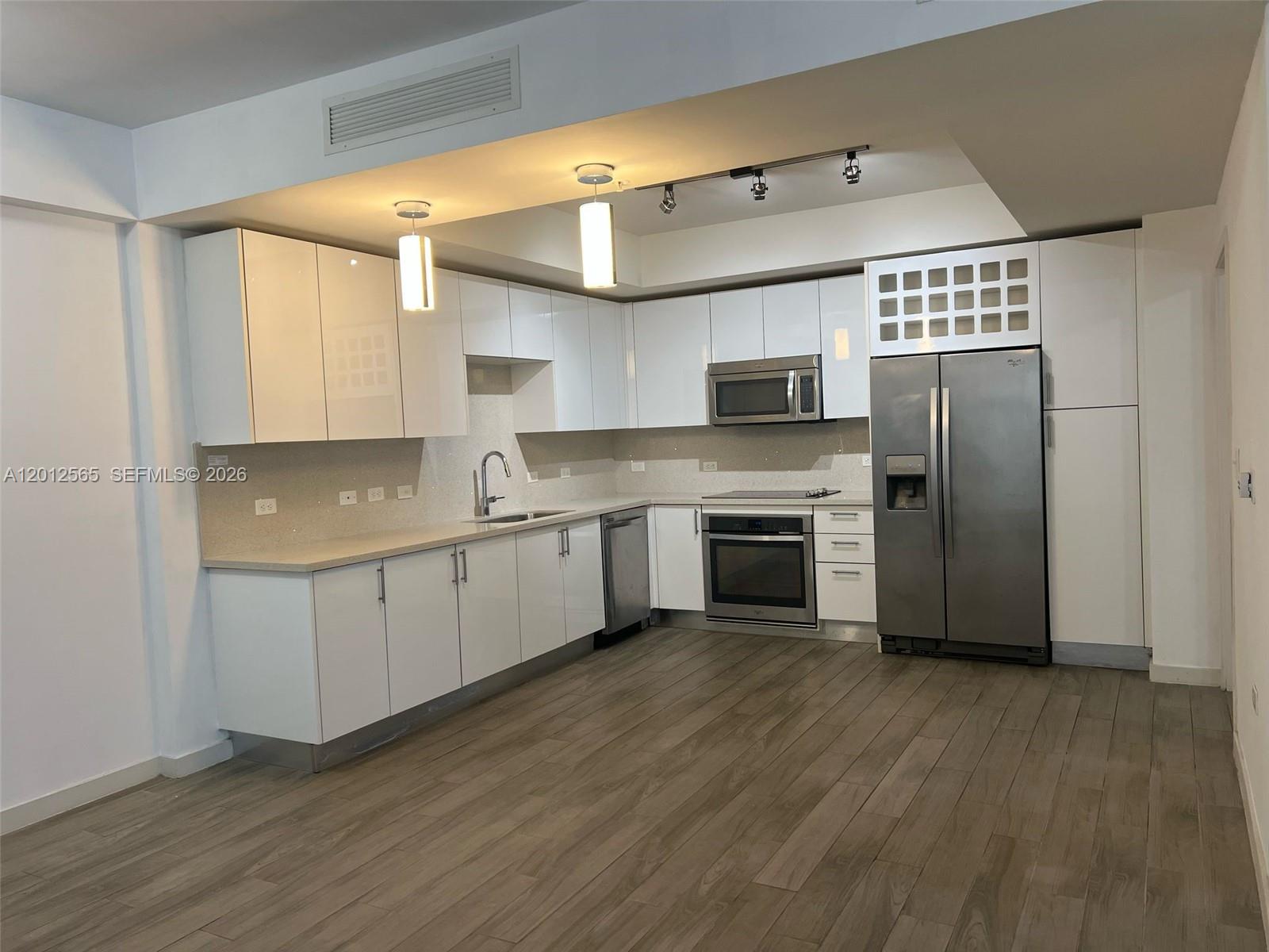image Nine at Mary Brickell Village0