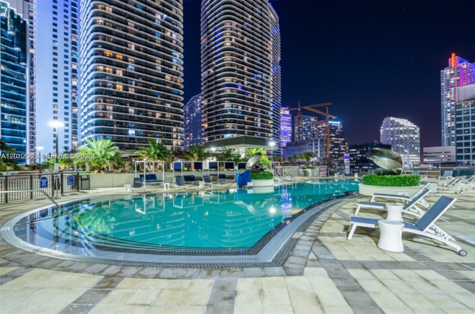 image Nine at Mary Brickell Village22