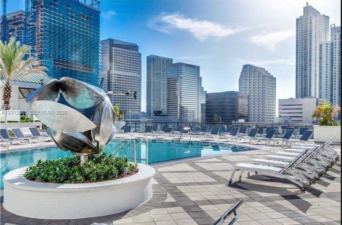 image Nine at Mary Brickell Village24