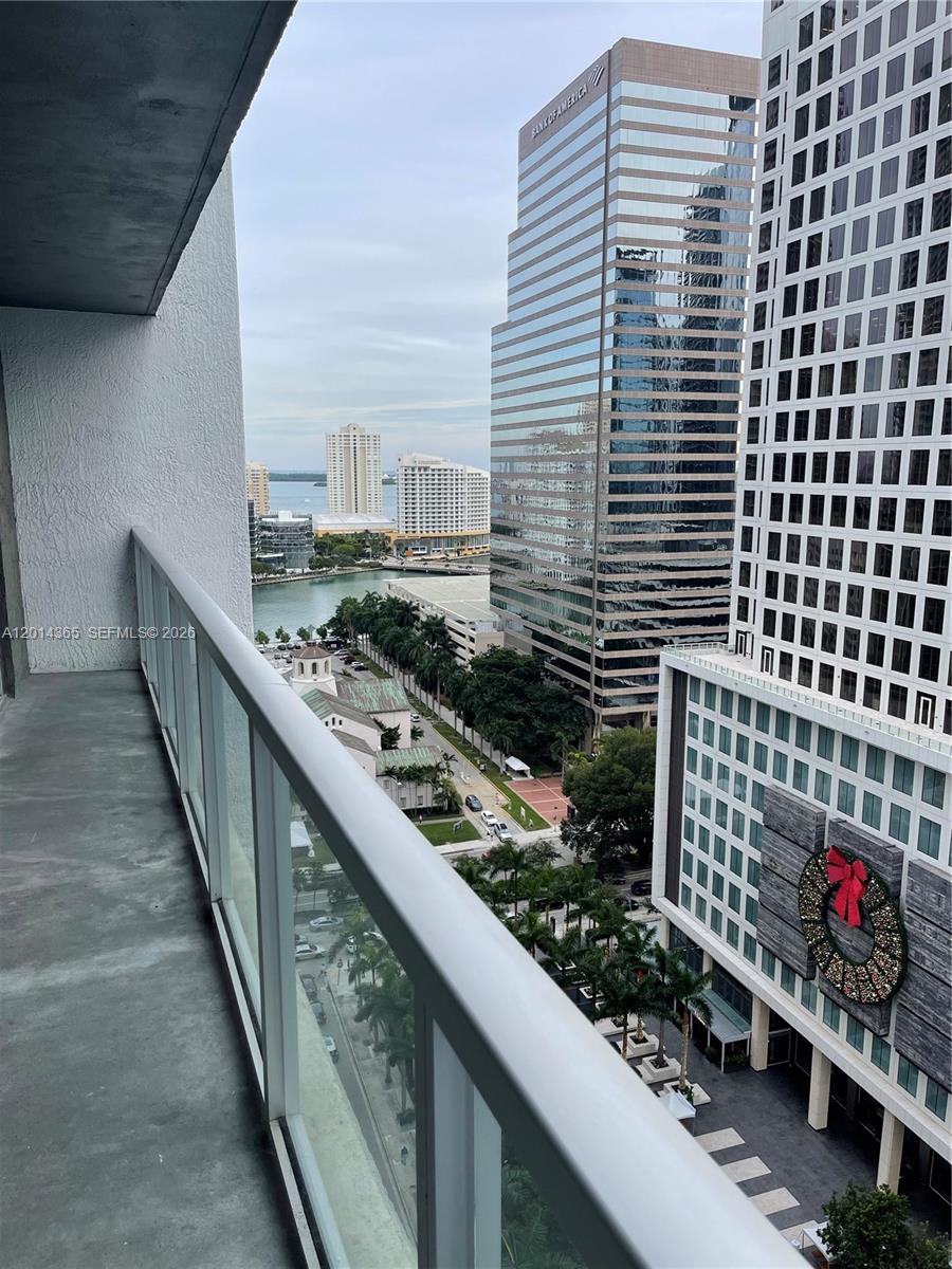 image 500 Brickell West15