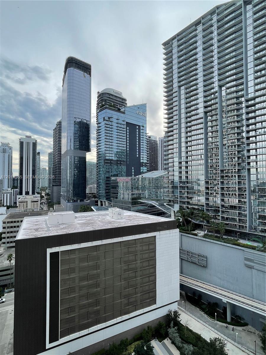 image 500 Brickell West16