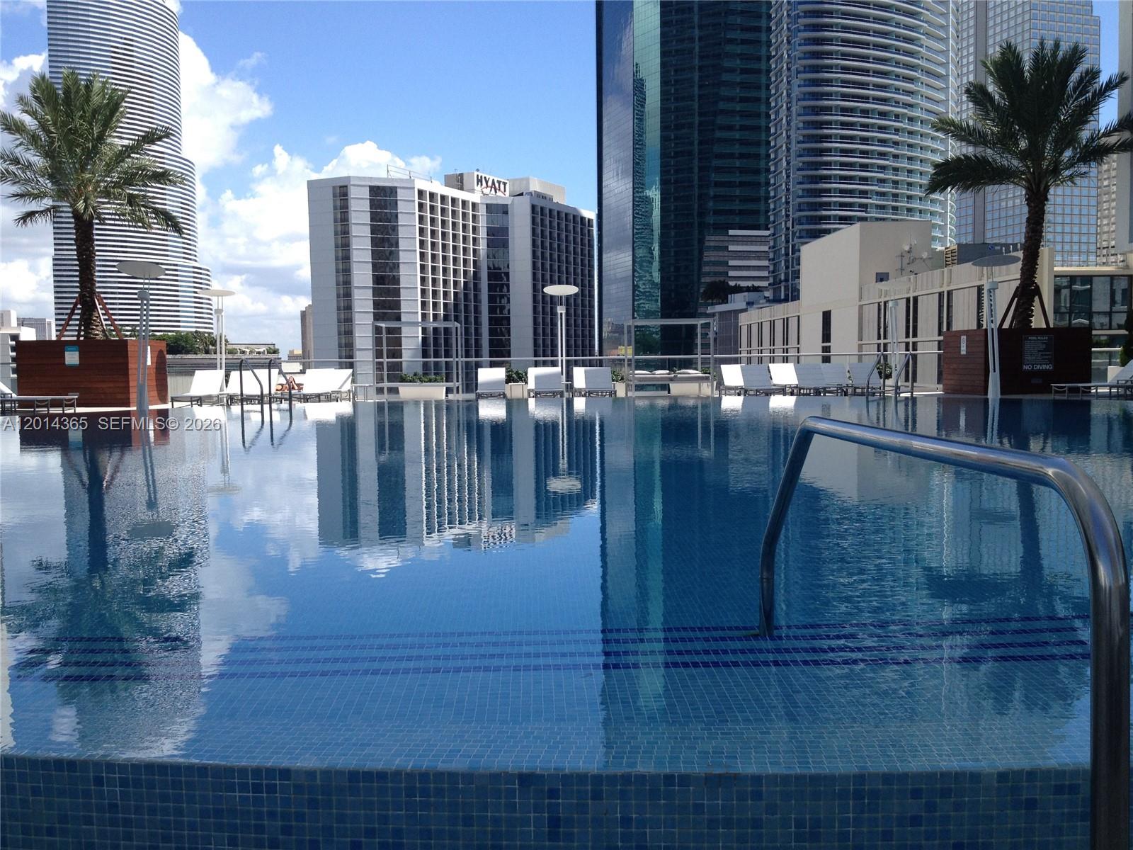 image 500 Brickell West3