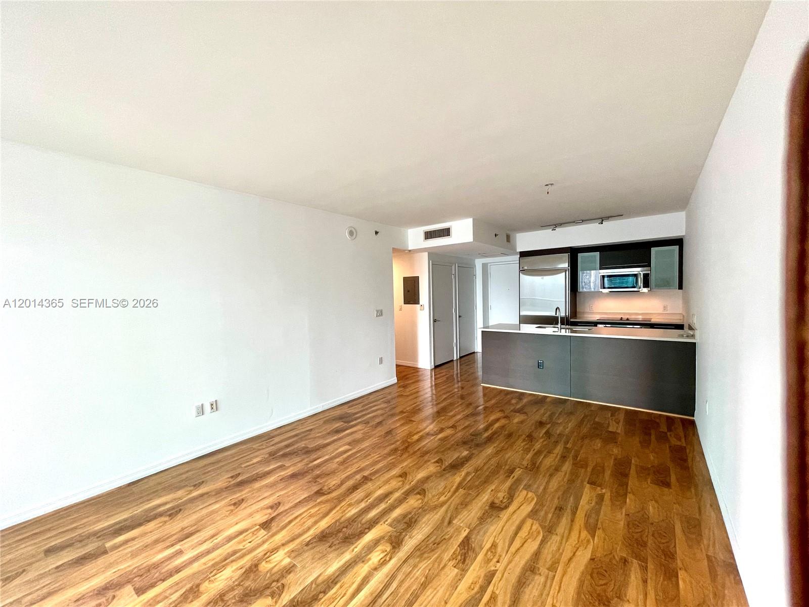image 500 Brickell West7