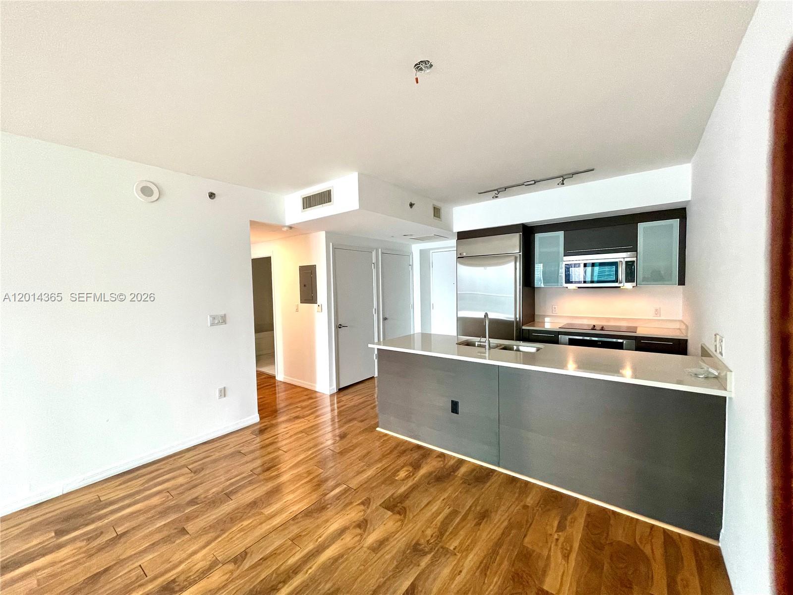image 500 Brickell West8