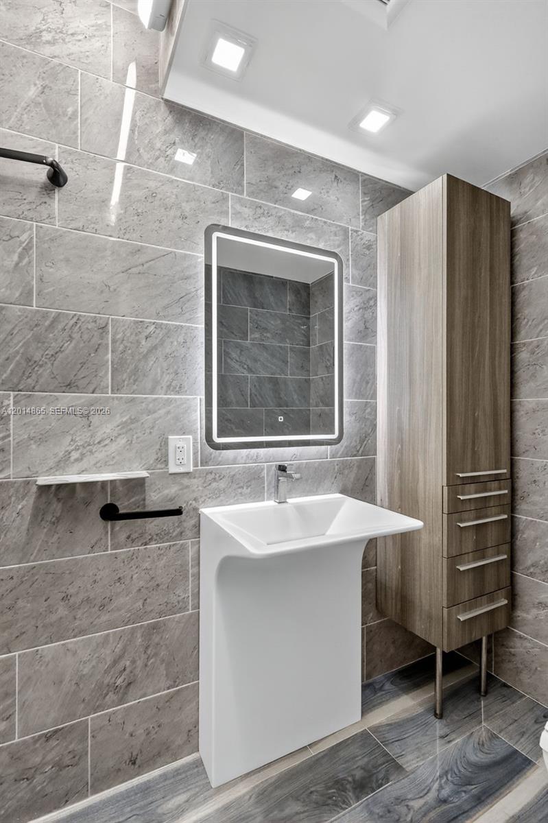 image Arlen House Condo14