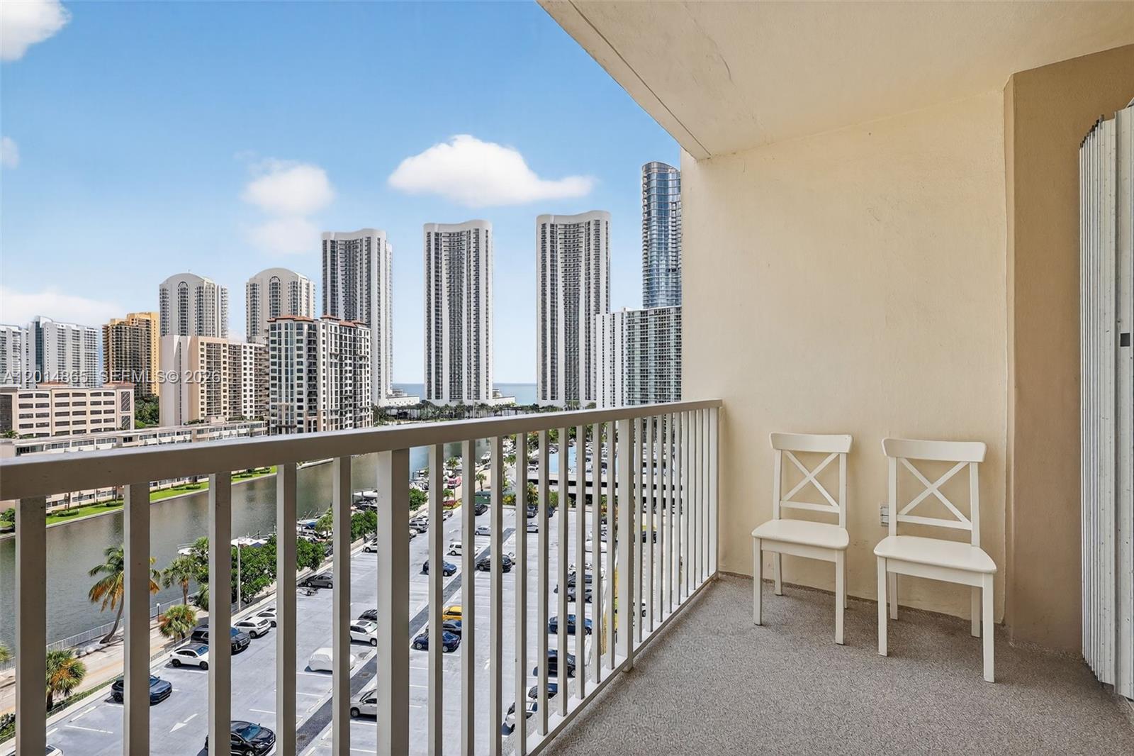image Arlen House Condo15