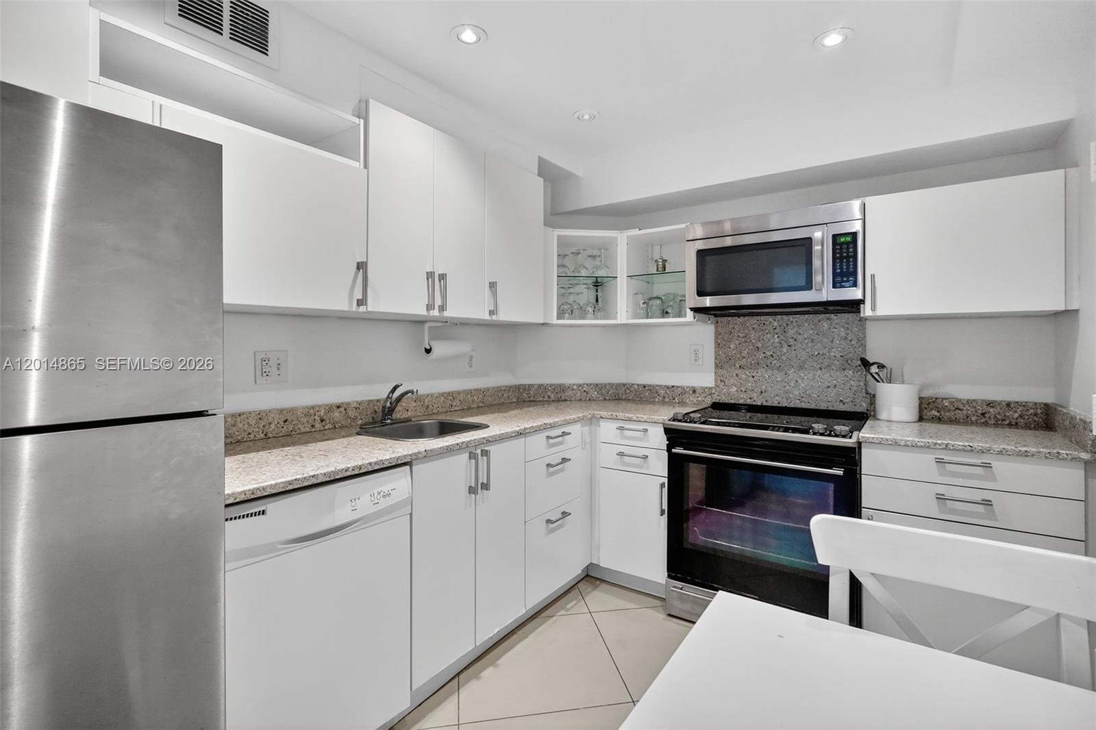 image Arlen House Condo6