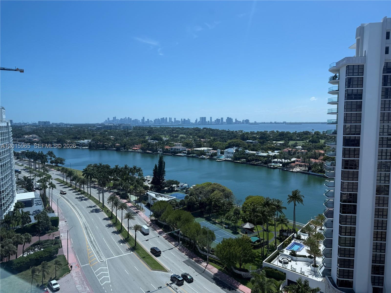 5445 Collins Ave #1606