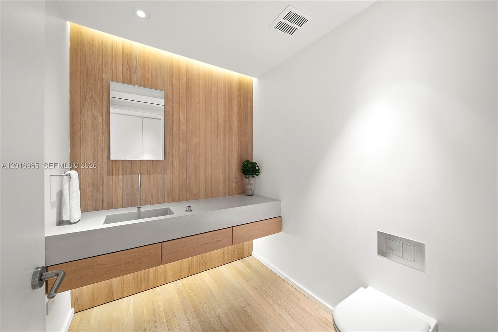 2901 Collins Ave #901 Miami Beach, FL 33140