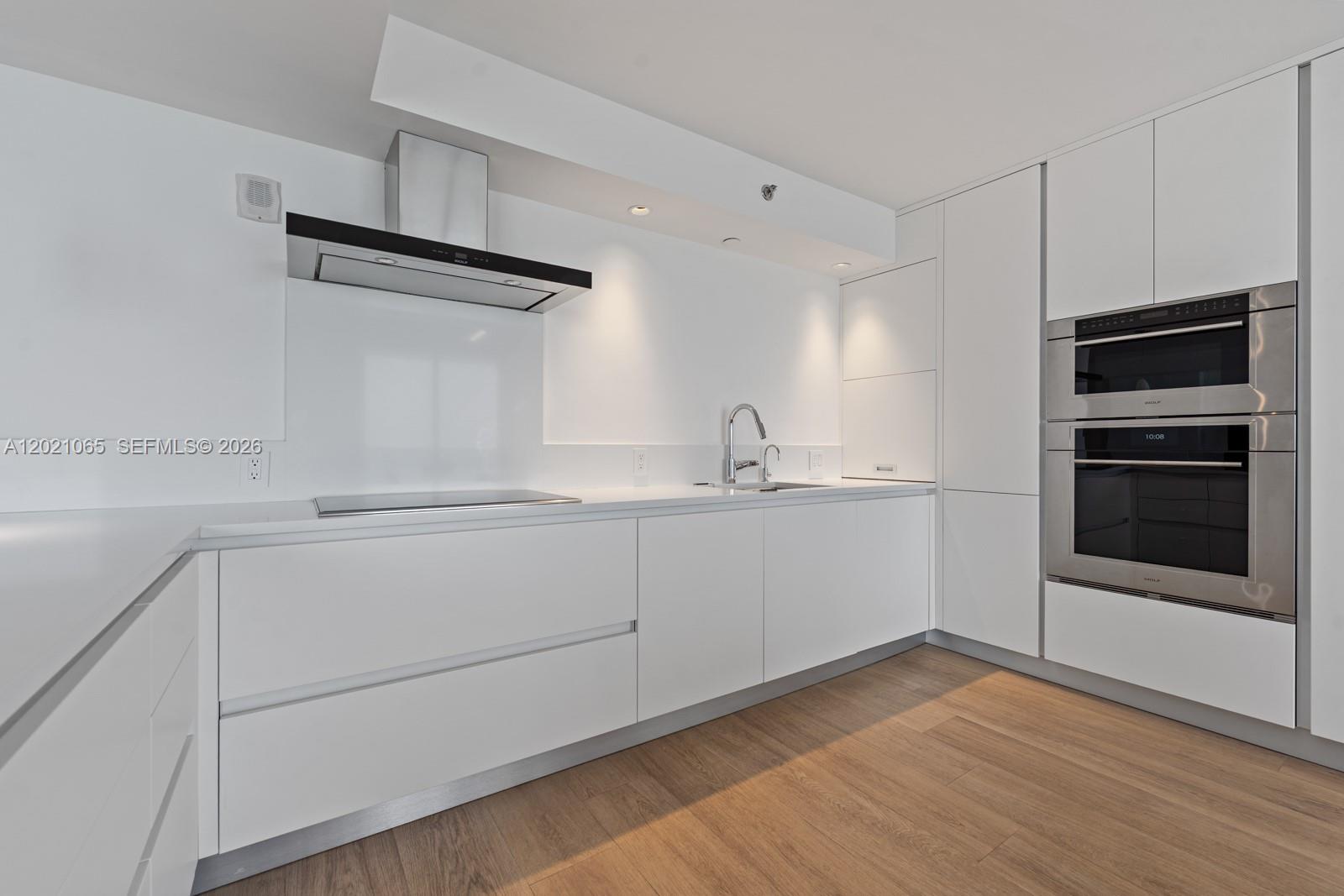 2457 Collins Ave #1703 Miami Beach, FL 33140