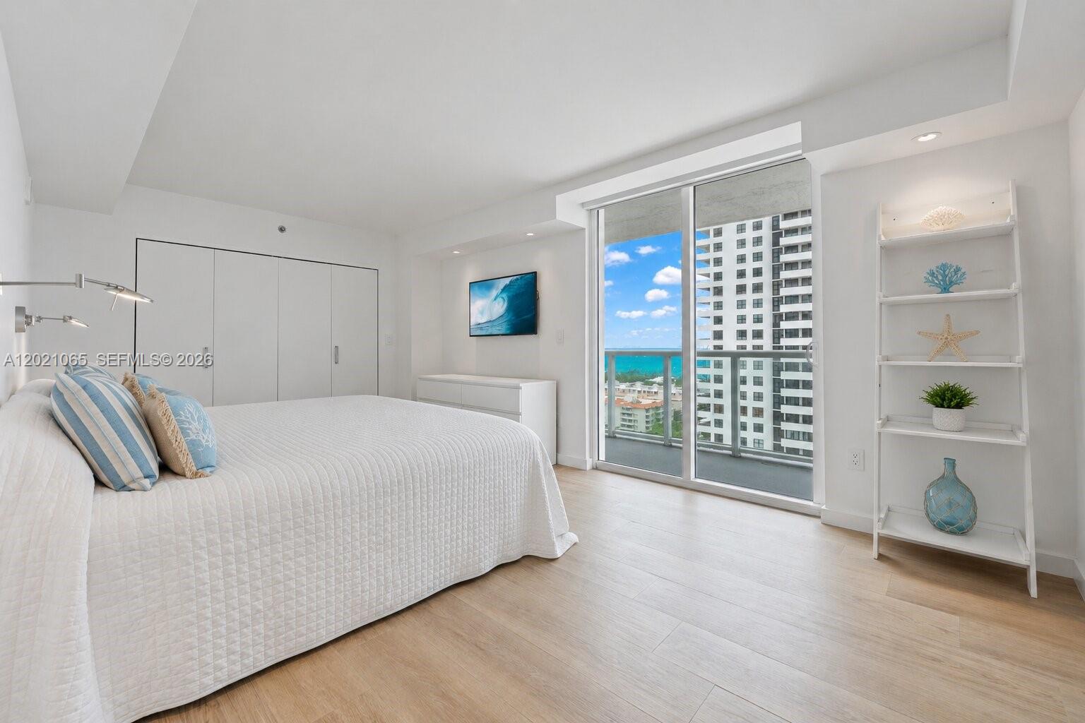 2457 Collins Ave #1703 Miami Beach, FL 33140
