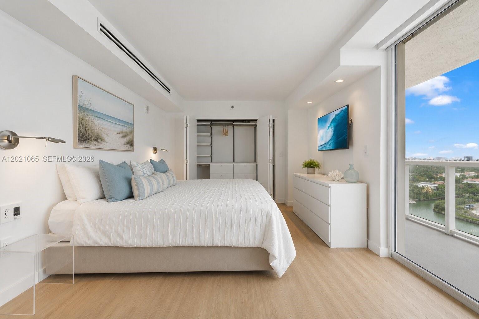 2457 Collins Ave #1703 Miami Beach, FL 33140