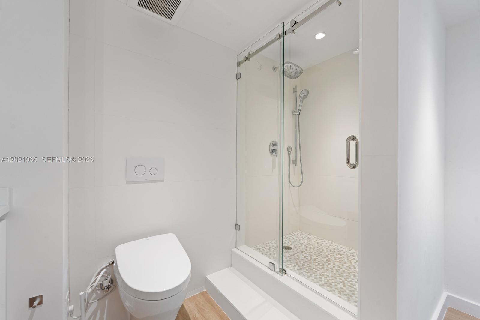2457 Collins Ave #1703 Miami Beach, FL 33140