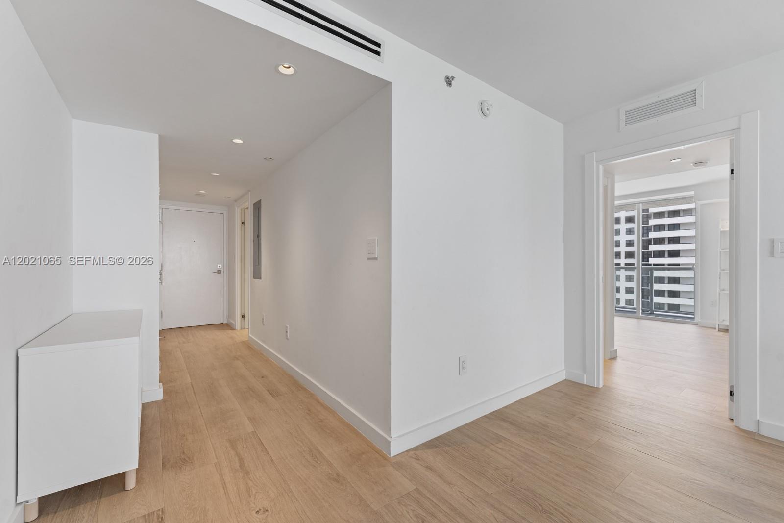 2457 Collins Ave #1703 Miami Beach, FL 33140
