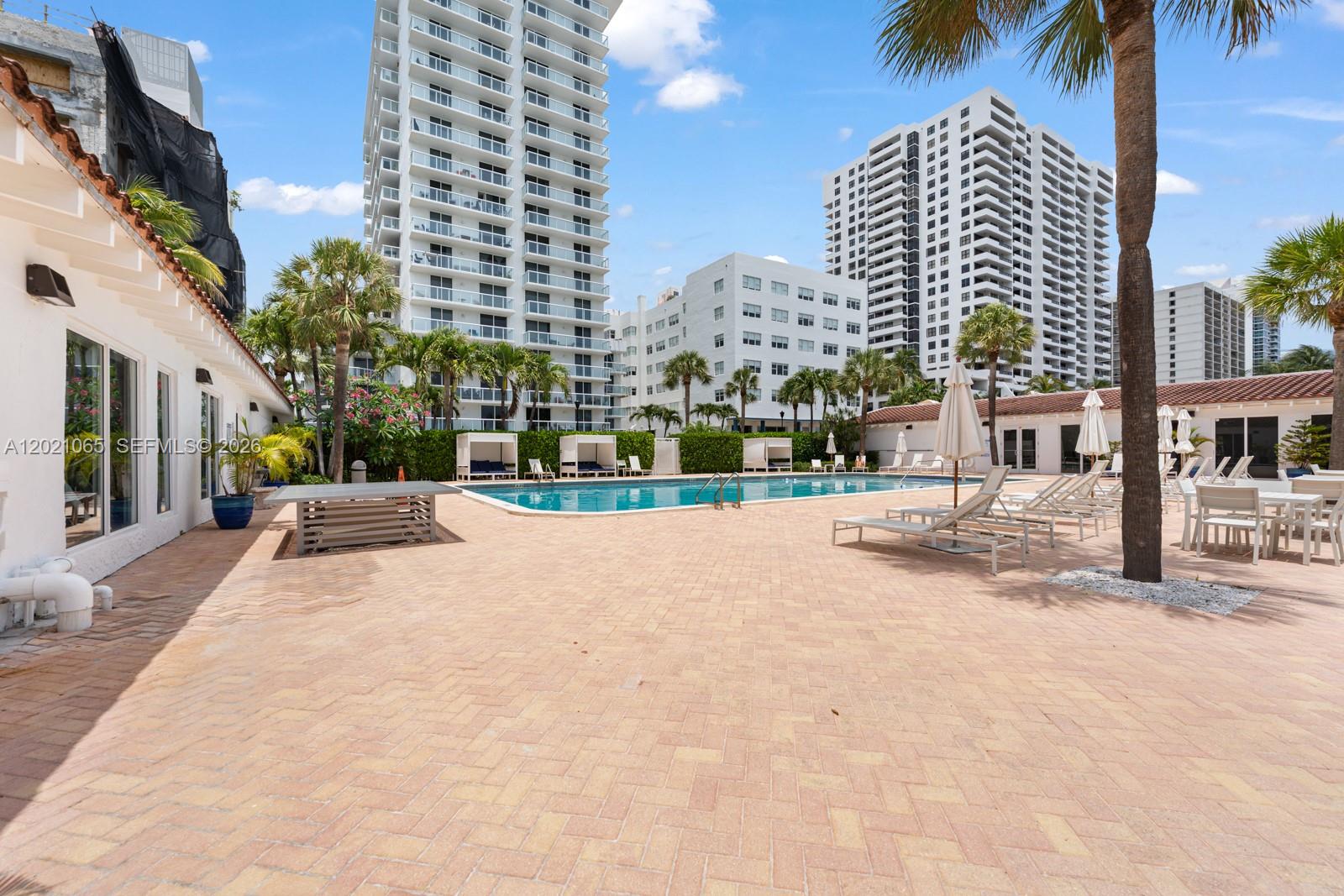 2457 Collins Ave #1703 Miami Beach, FL 33140