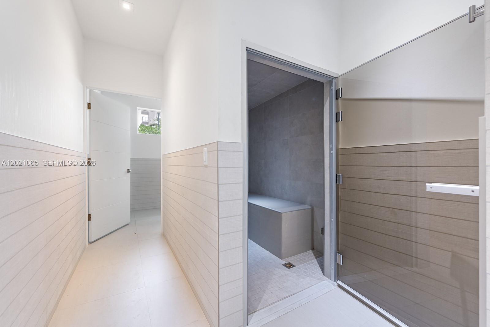 2457 Collins Ave #1703 Miami Beach, FL 33140