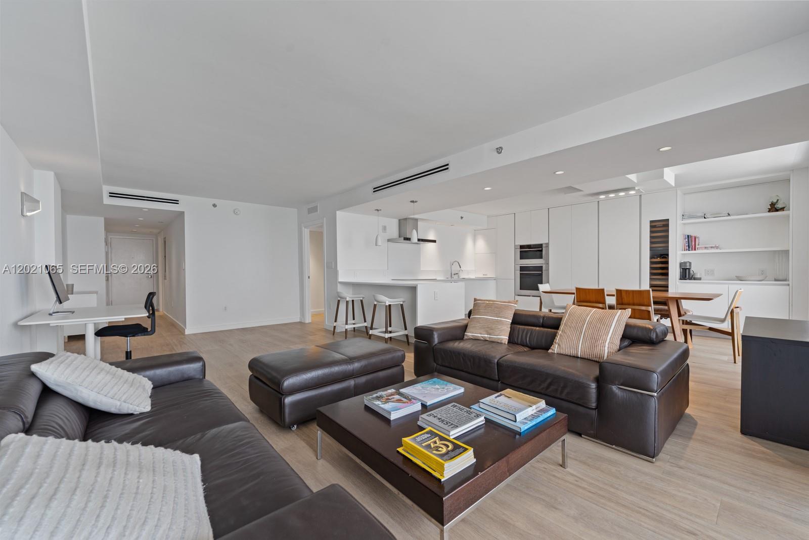 2457 Collins Ave #1703 Miami Beach, FL 33140