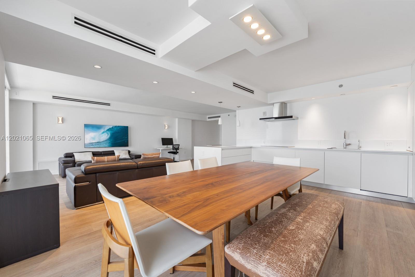 2457 Collins Ave #1703 Miami Beach, FL 33140