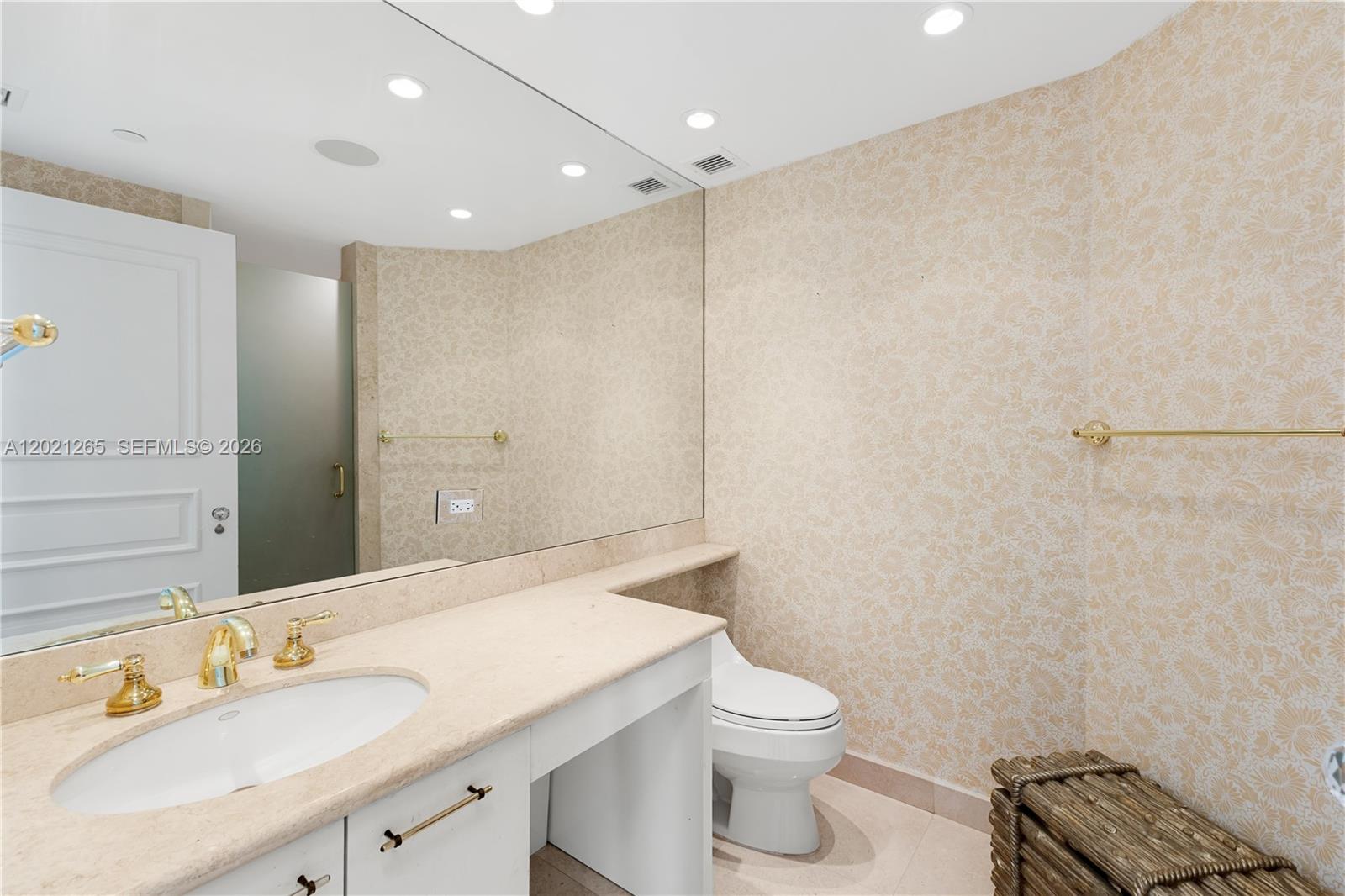 19955 NE 38th #2106 Aventura, FL 33180