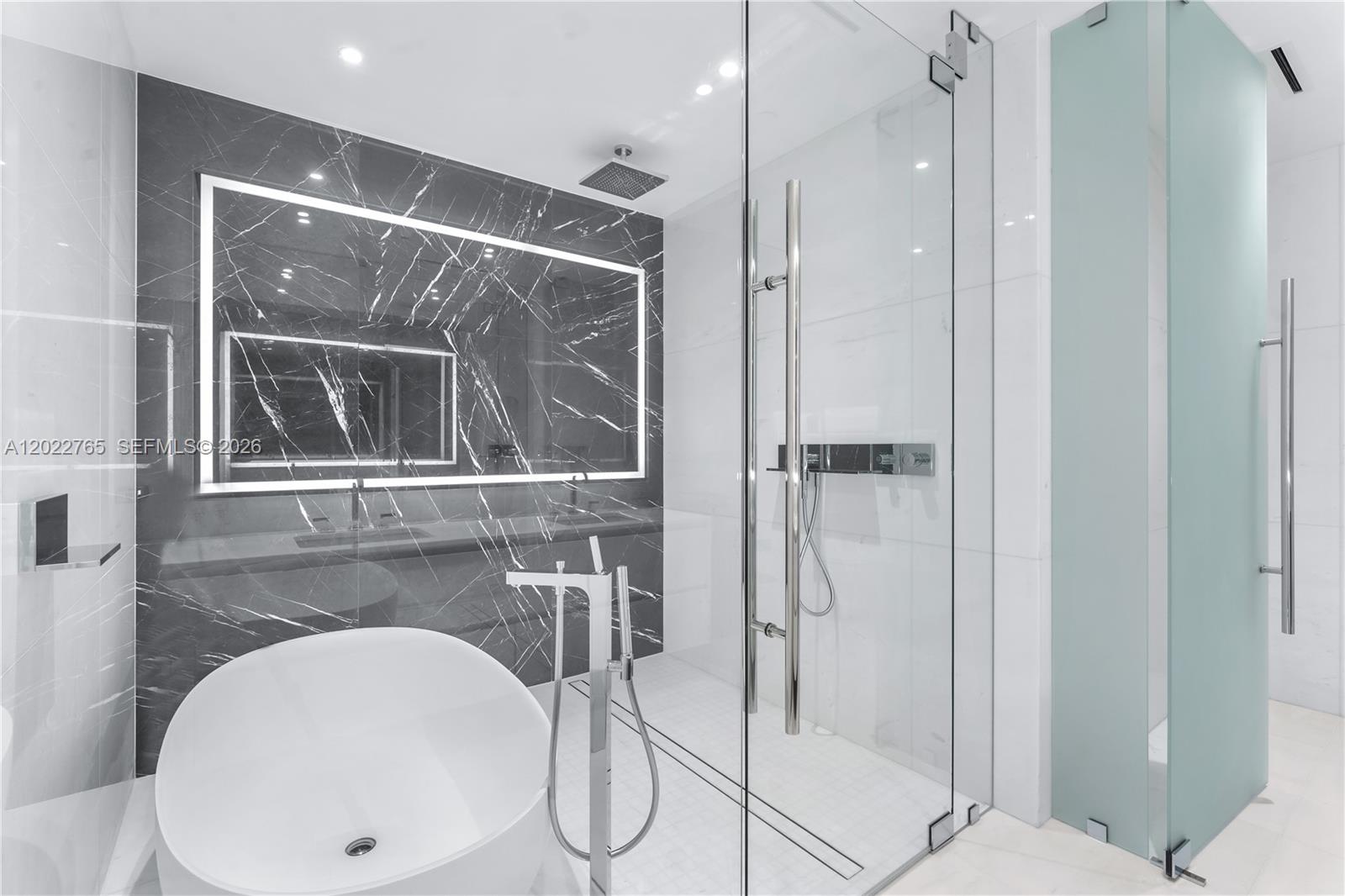 300 Biscayne Blvd Way #1802 Miami, FL 33131