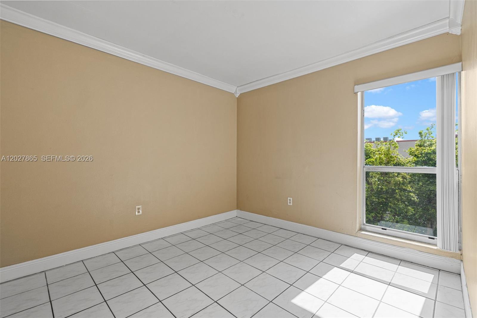 4713 NW 7th St #404-1 Miami, FL 33126