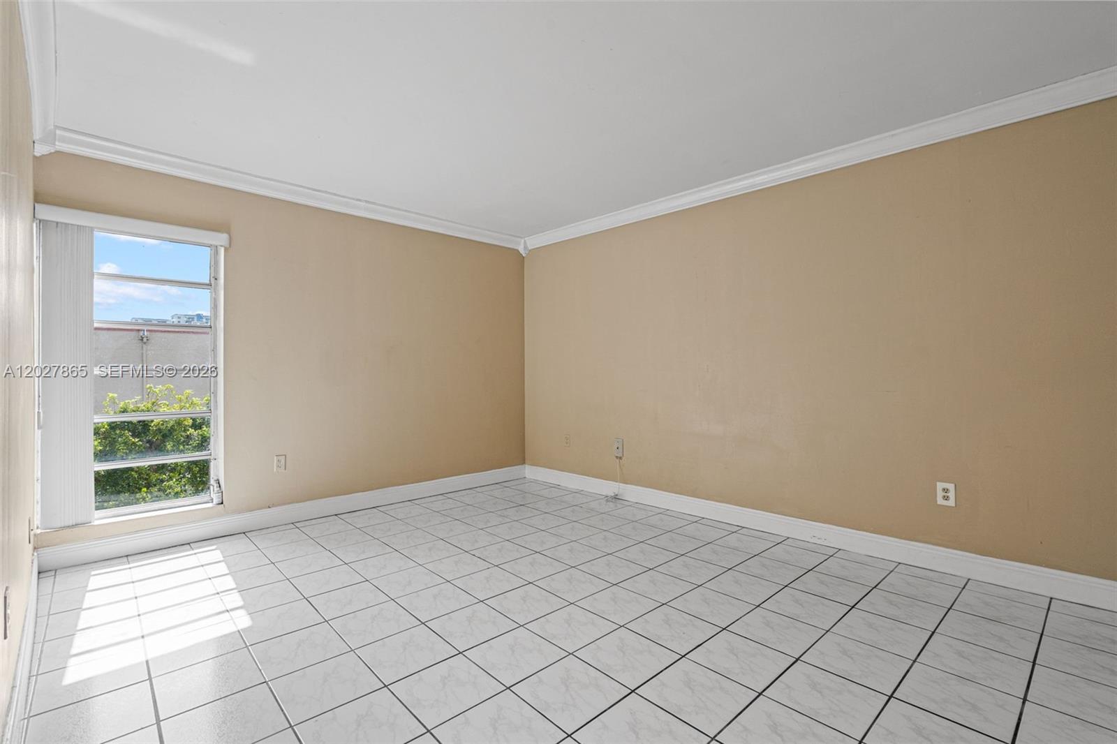 4713 NW 7th St #404-1 Miami, FL 33126