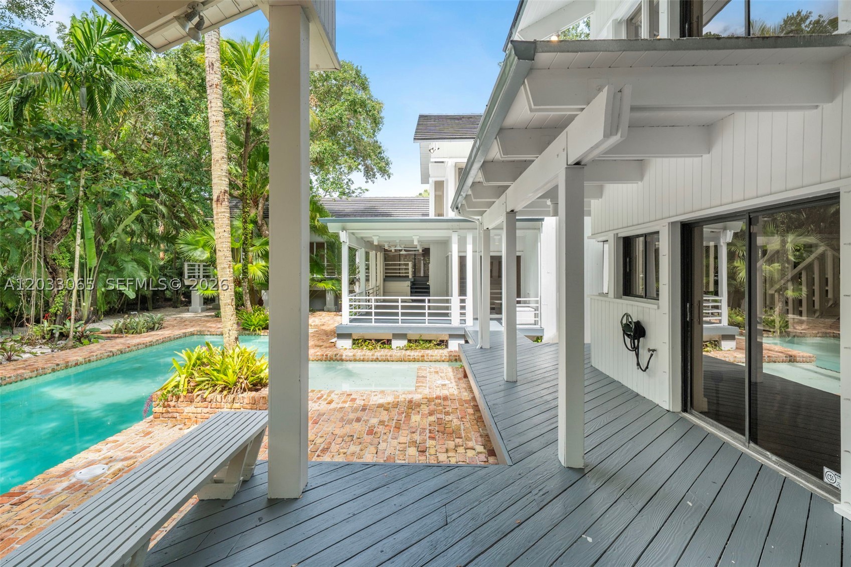 5600 Oakwood Coral Gables, FL 33156