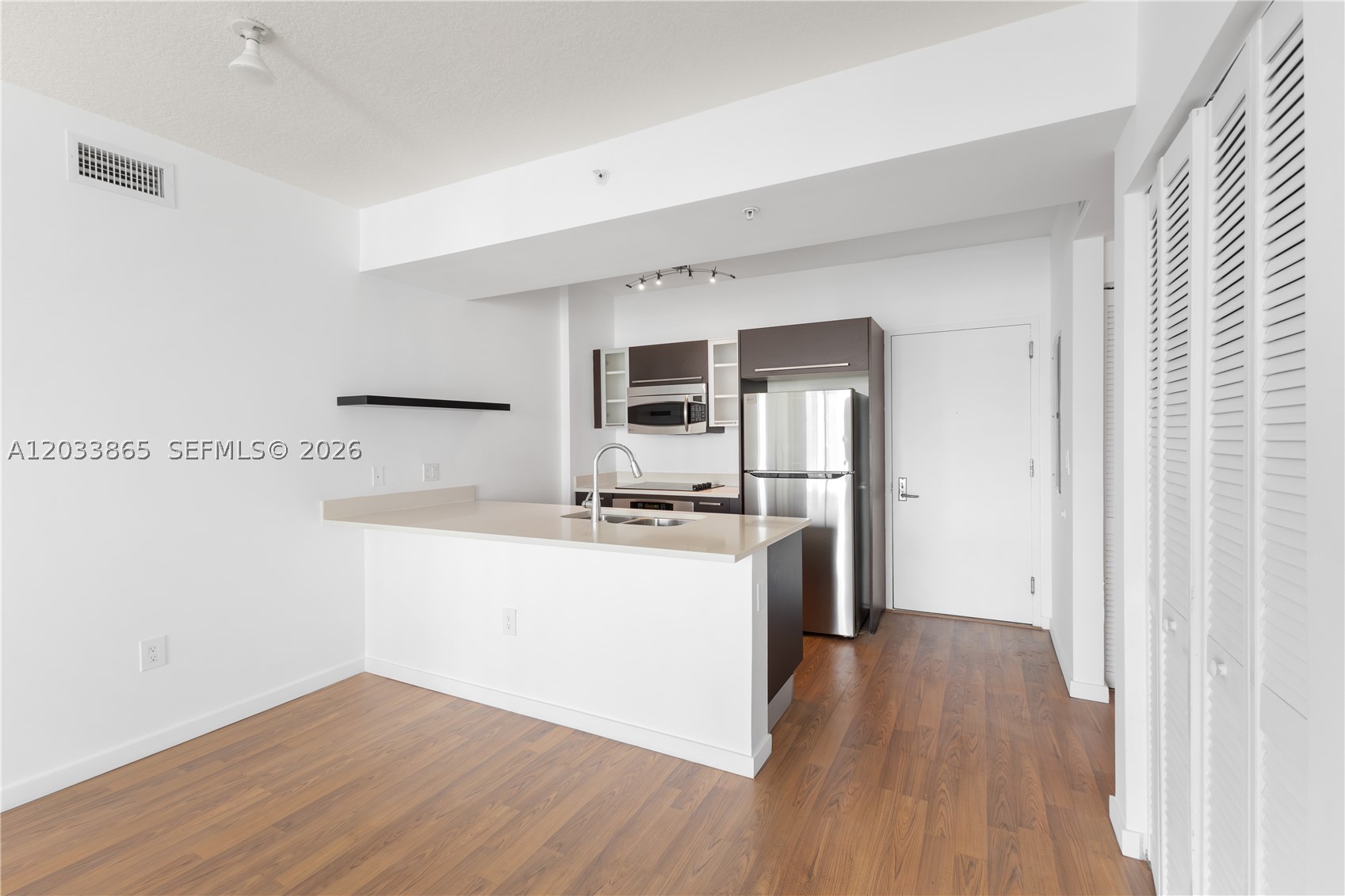 image Gallery Art Condos5