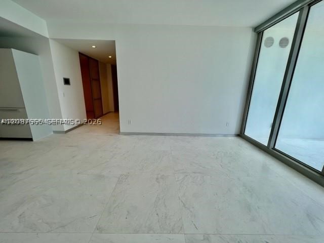 image Jade Signature9