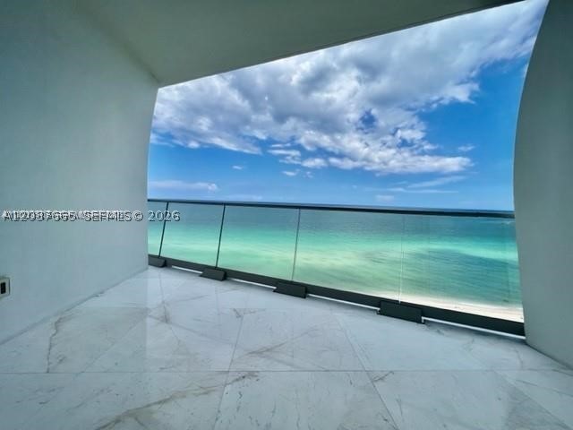image Jade Signature25